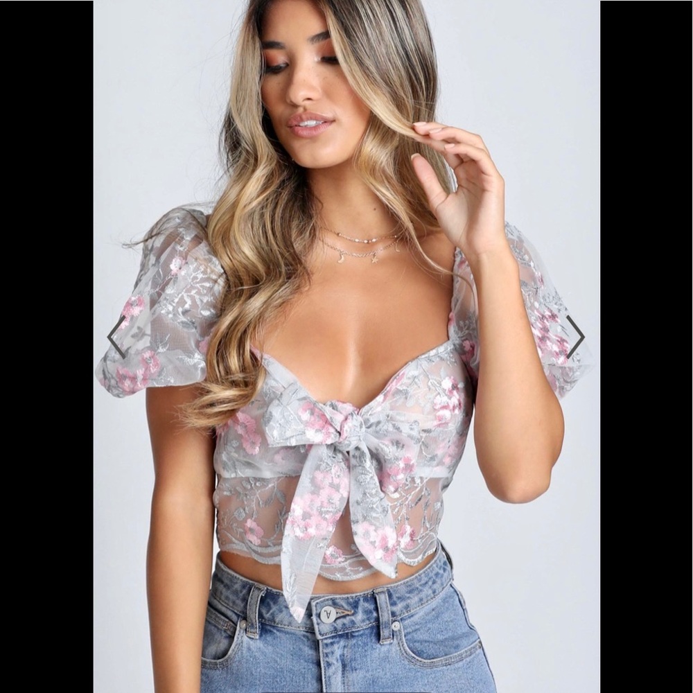 SHOWPO KEEP OUT OF IT TOP IN BLUSH FLORAL